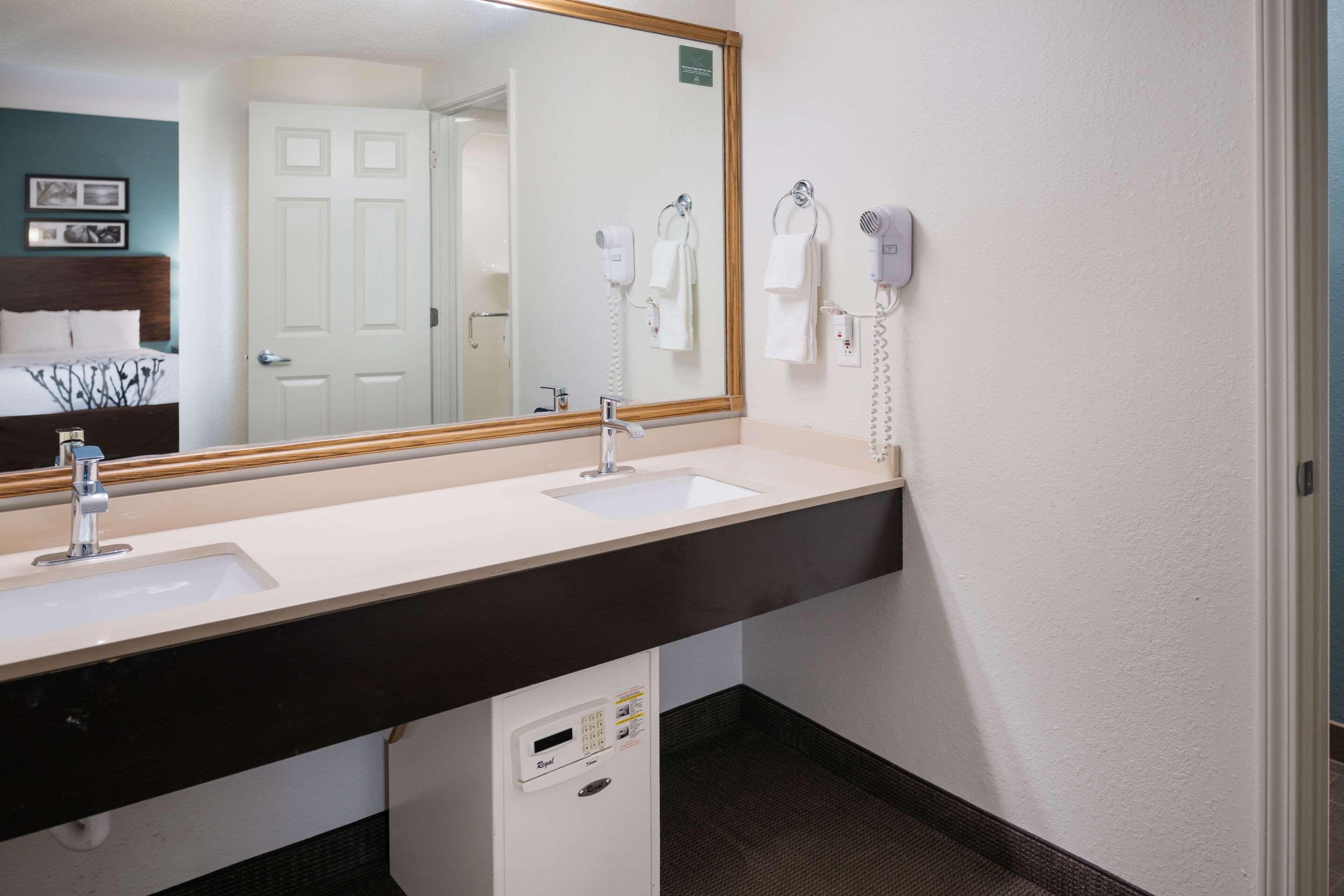 Hotel Sleep & Port Clinton